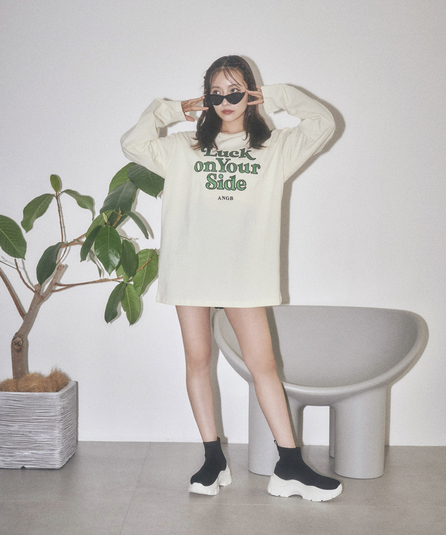 UNISEX サテンワッペンロゴロンT