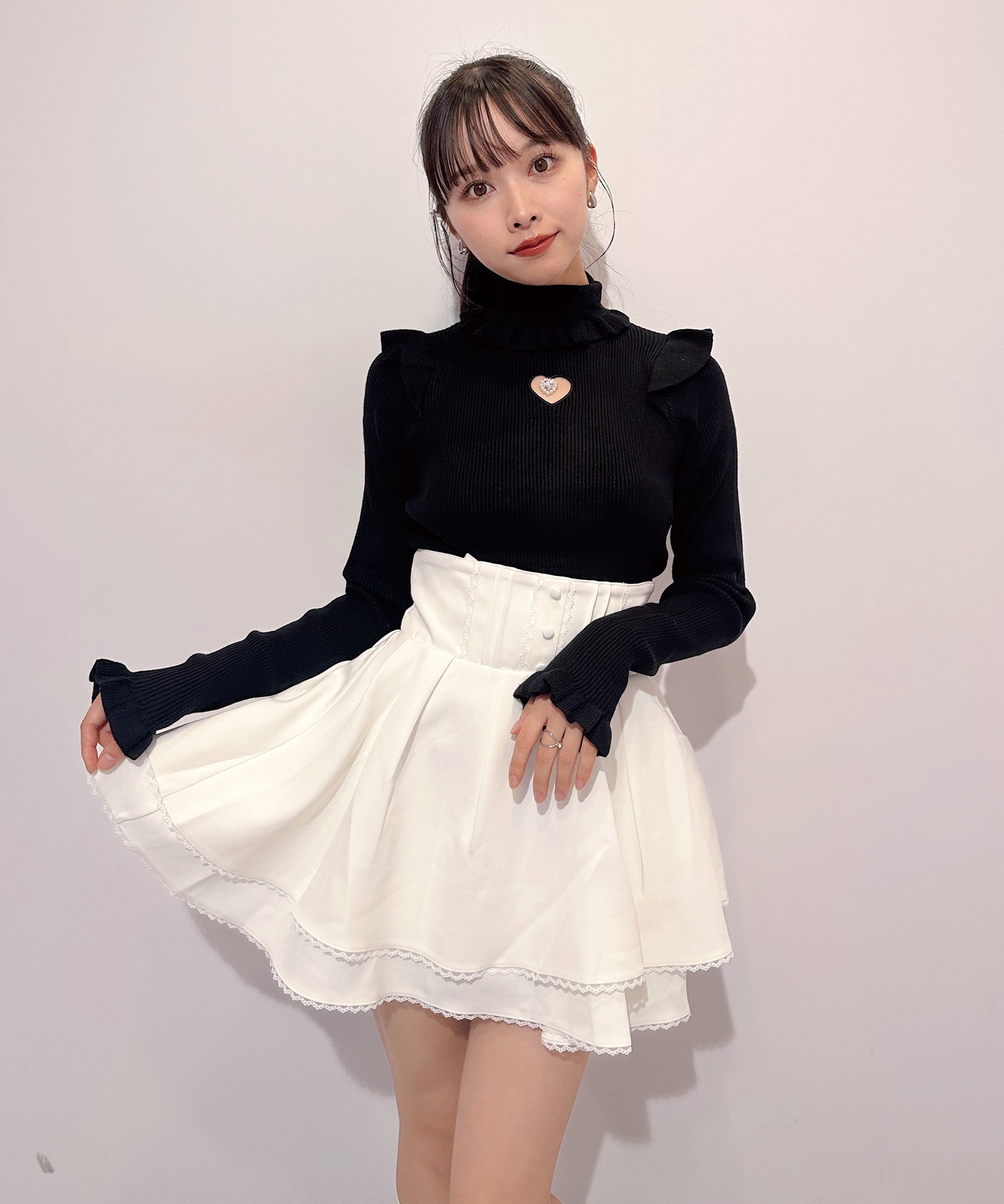 チャーム付き肩フリルタートルニット – BUNNY APARTMENT