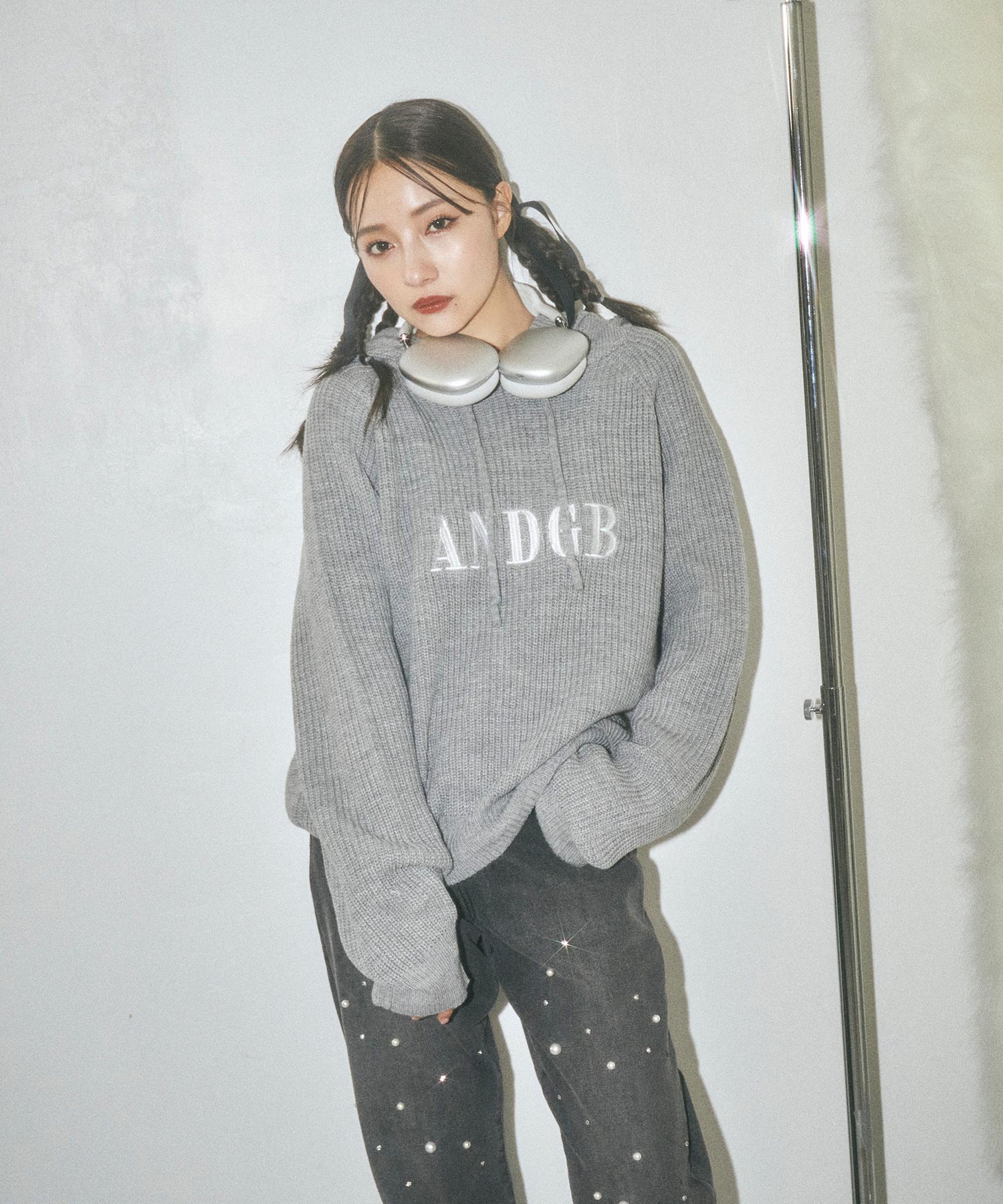 UNISEX ロゴニットパーカー – BUNNY APARTMENT