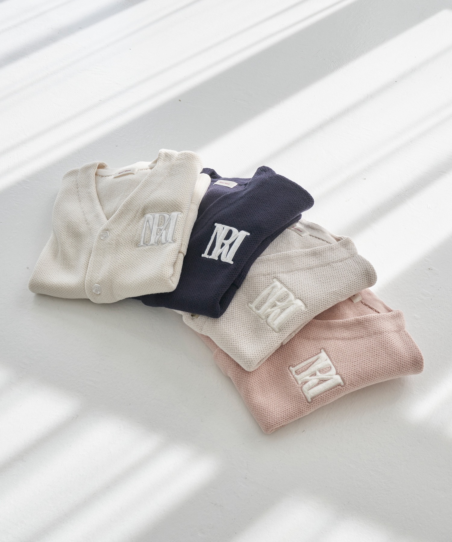 faux fur logo big cardigan【white】