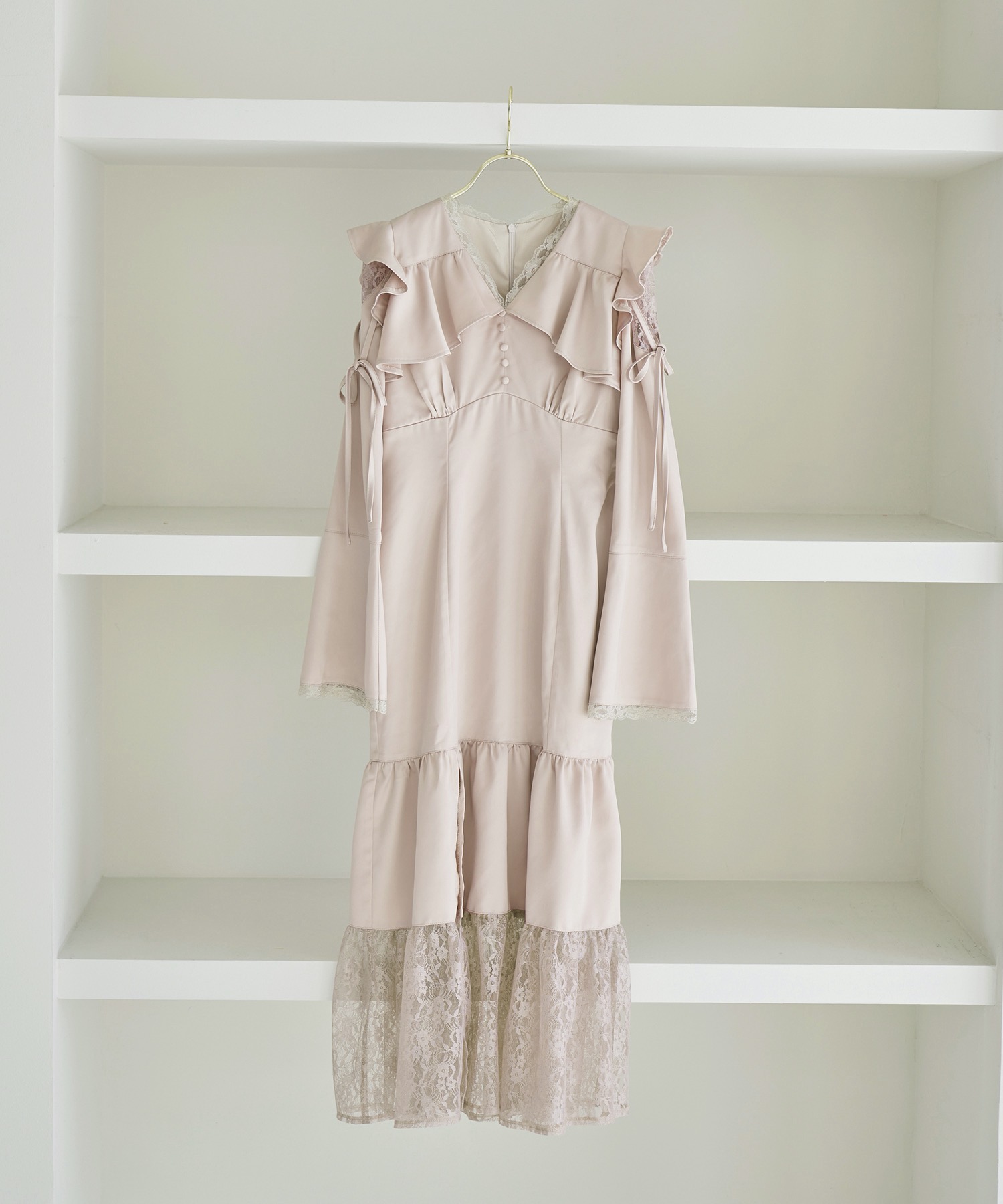 raffle slit lace switching dress【beige】
