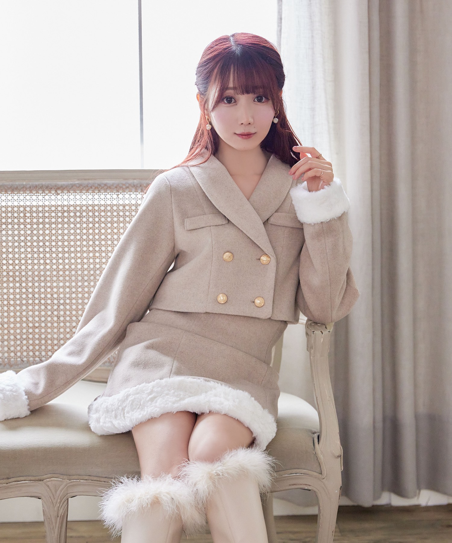 fake fur line track set up – BUNNY APARTMENT