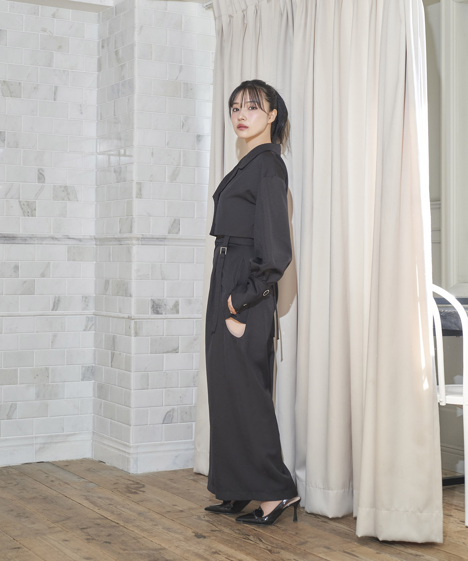 カットアウトワイドパンツ