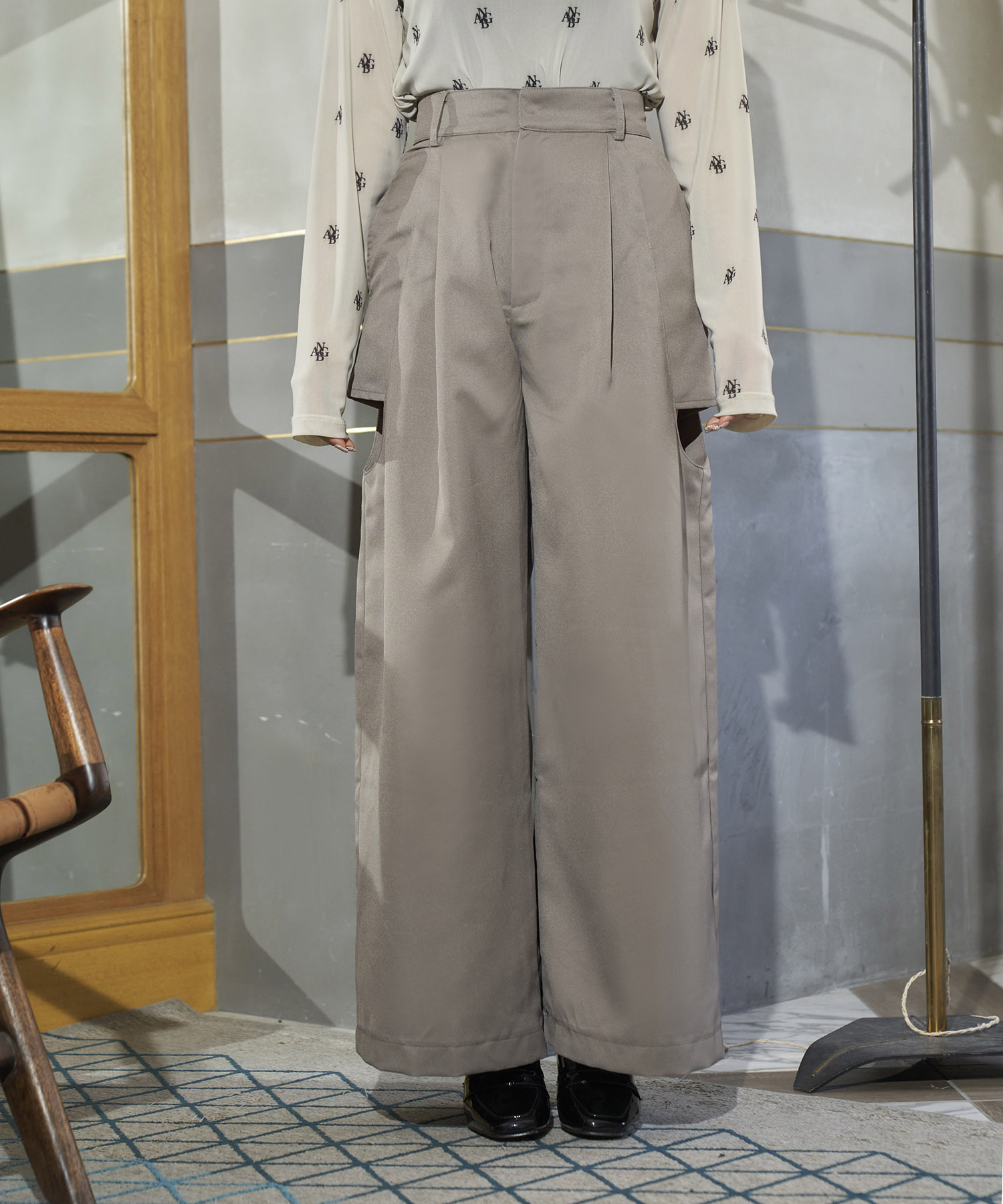 カットアウトワイドパンツ