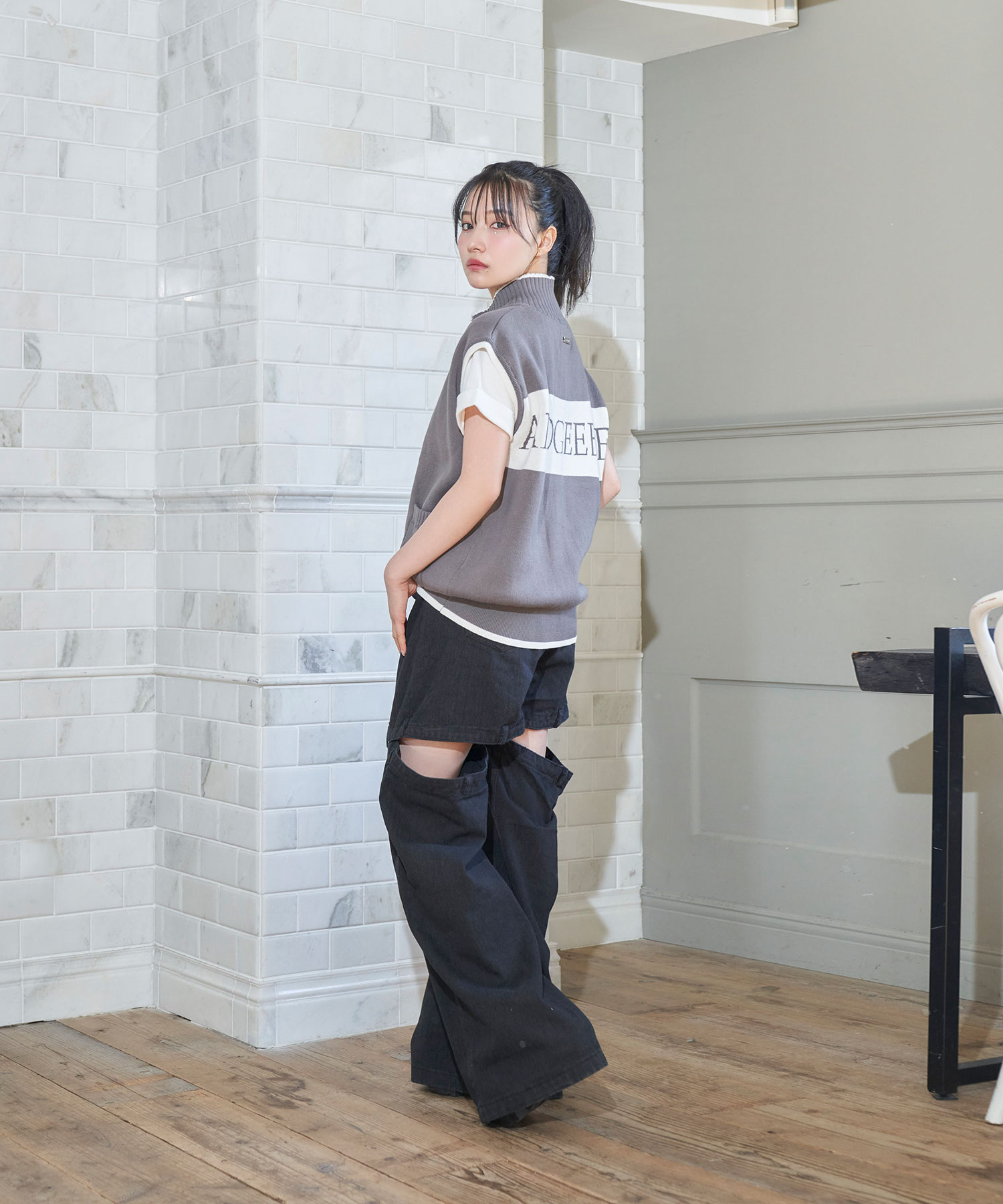 バックロゴジップベスト