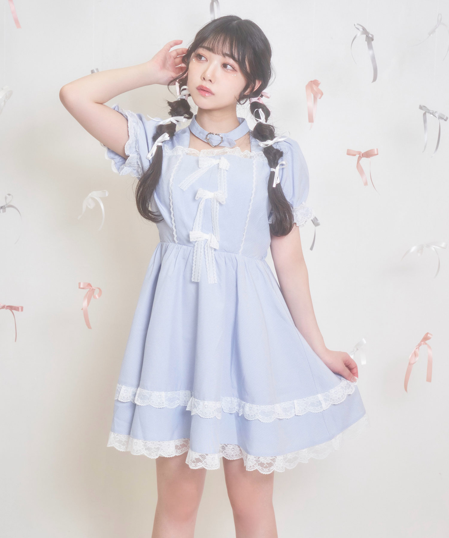 チョーカーネックワンピース