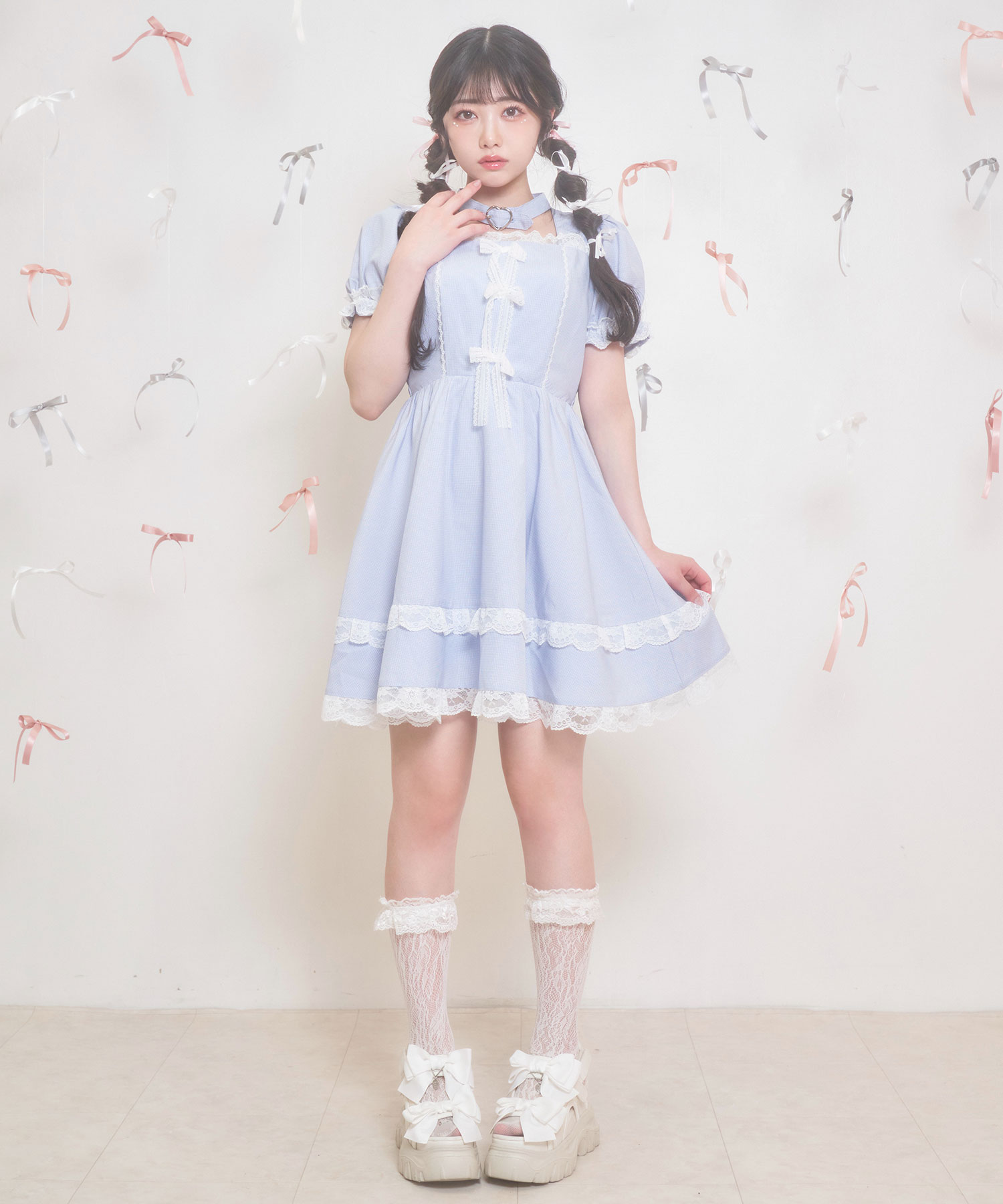 チョーカーネックワンピース