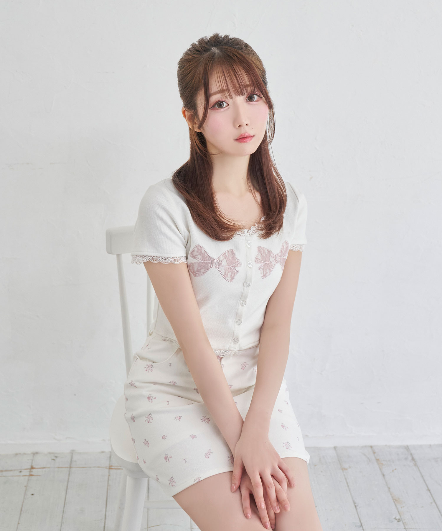 lace ribbon embro cut tops – BUNNY APARTMENT