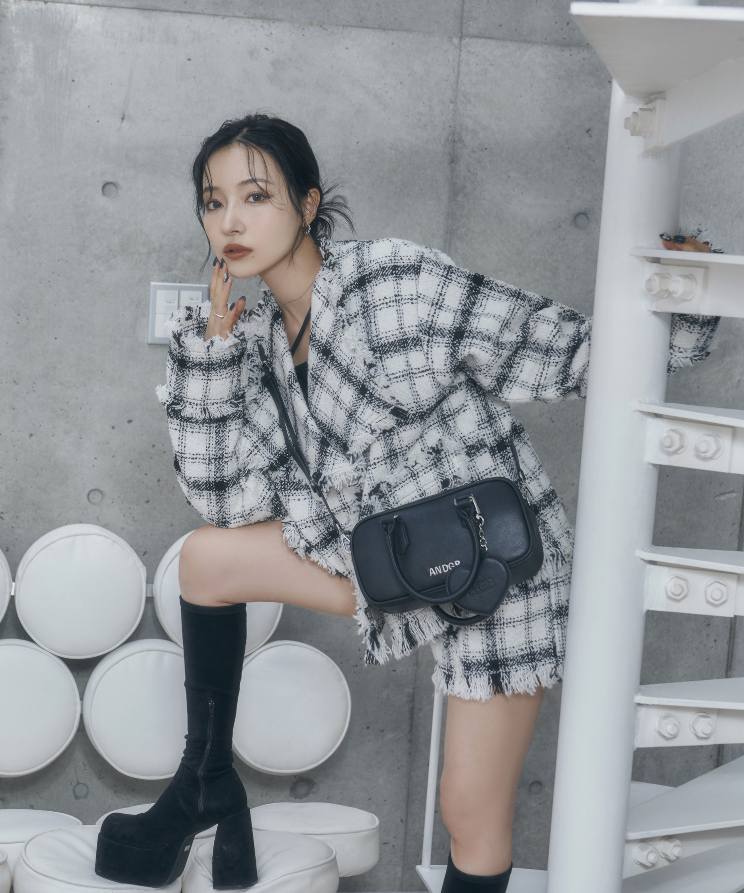 ハートミラー付きショルダーバッグ