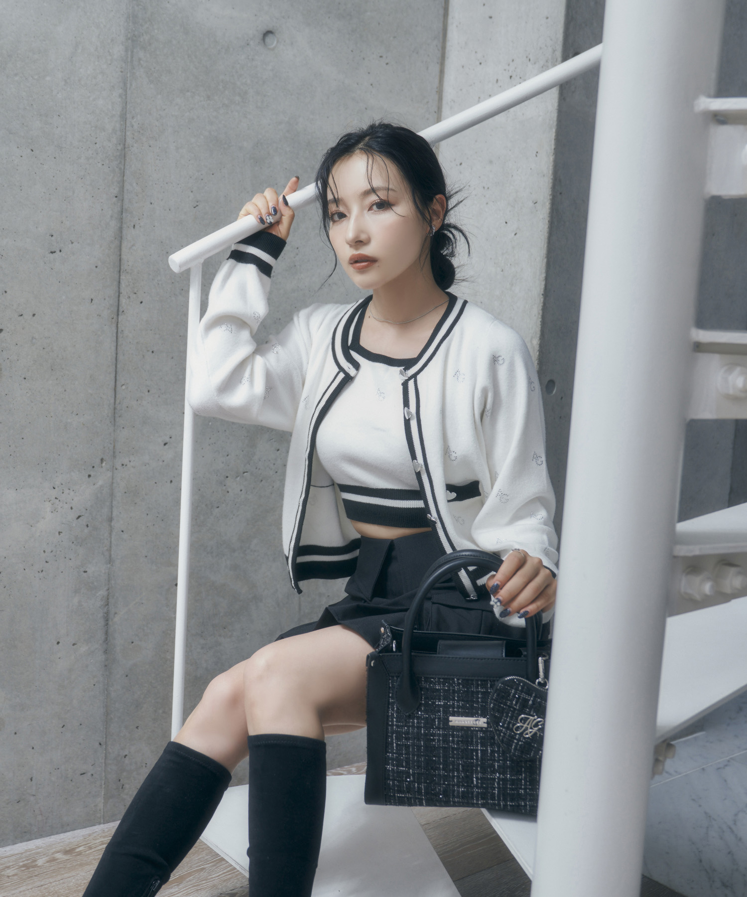 ラインストーンパターンアンサンブルニット