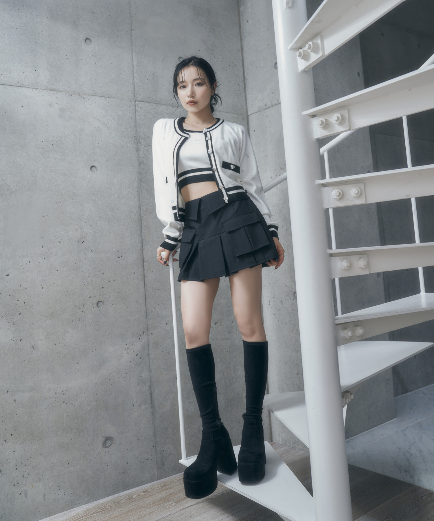 ラインストーンパターンアンサンブルニット