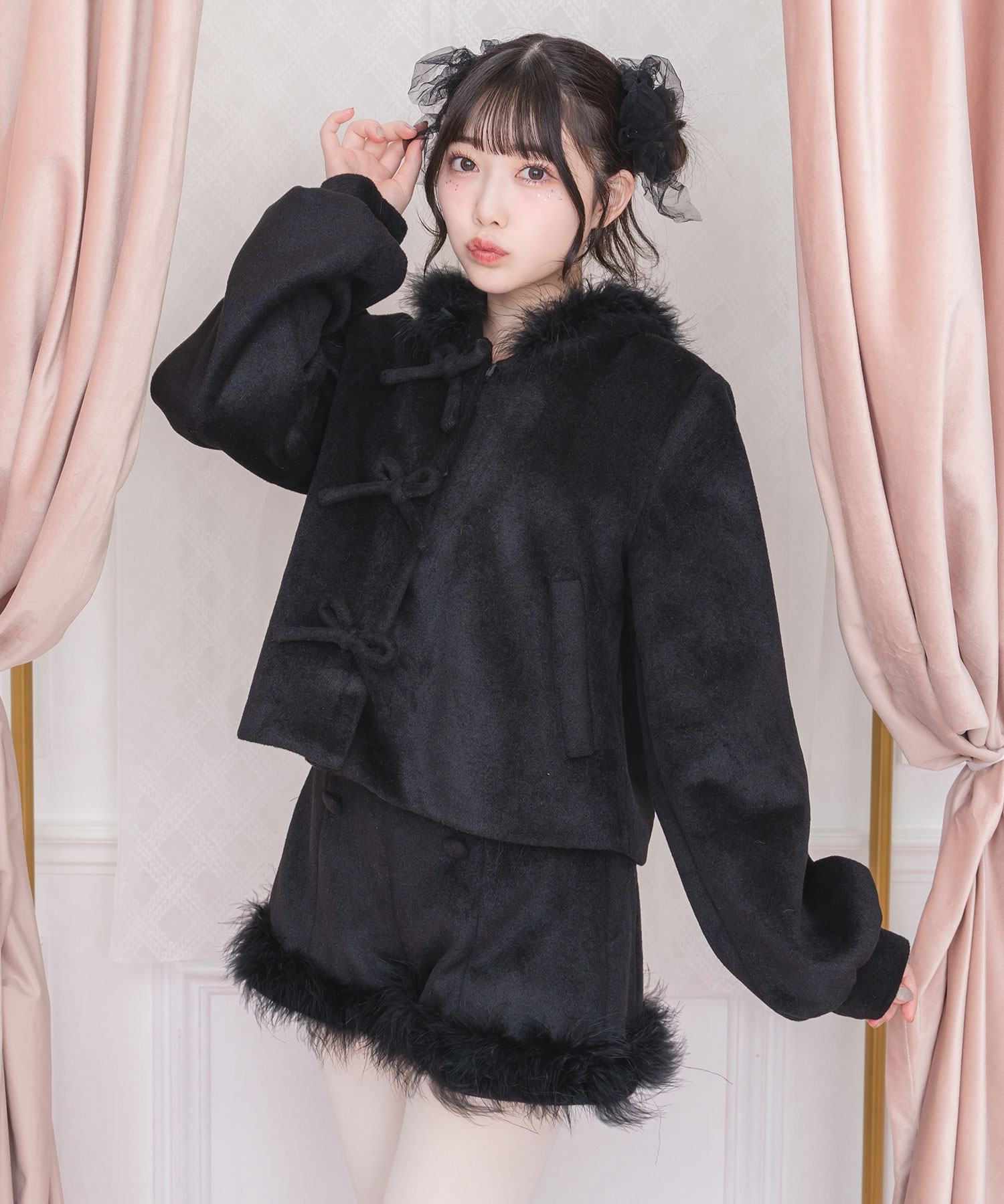 【HOLIDAY】フェザープルオーバー＆ショートパンツ HOLIDAY】フェザープルオーバー＆ショートパンツ