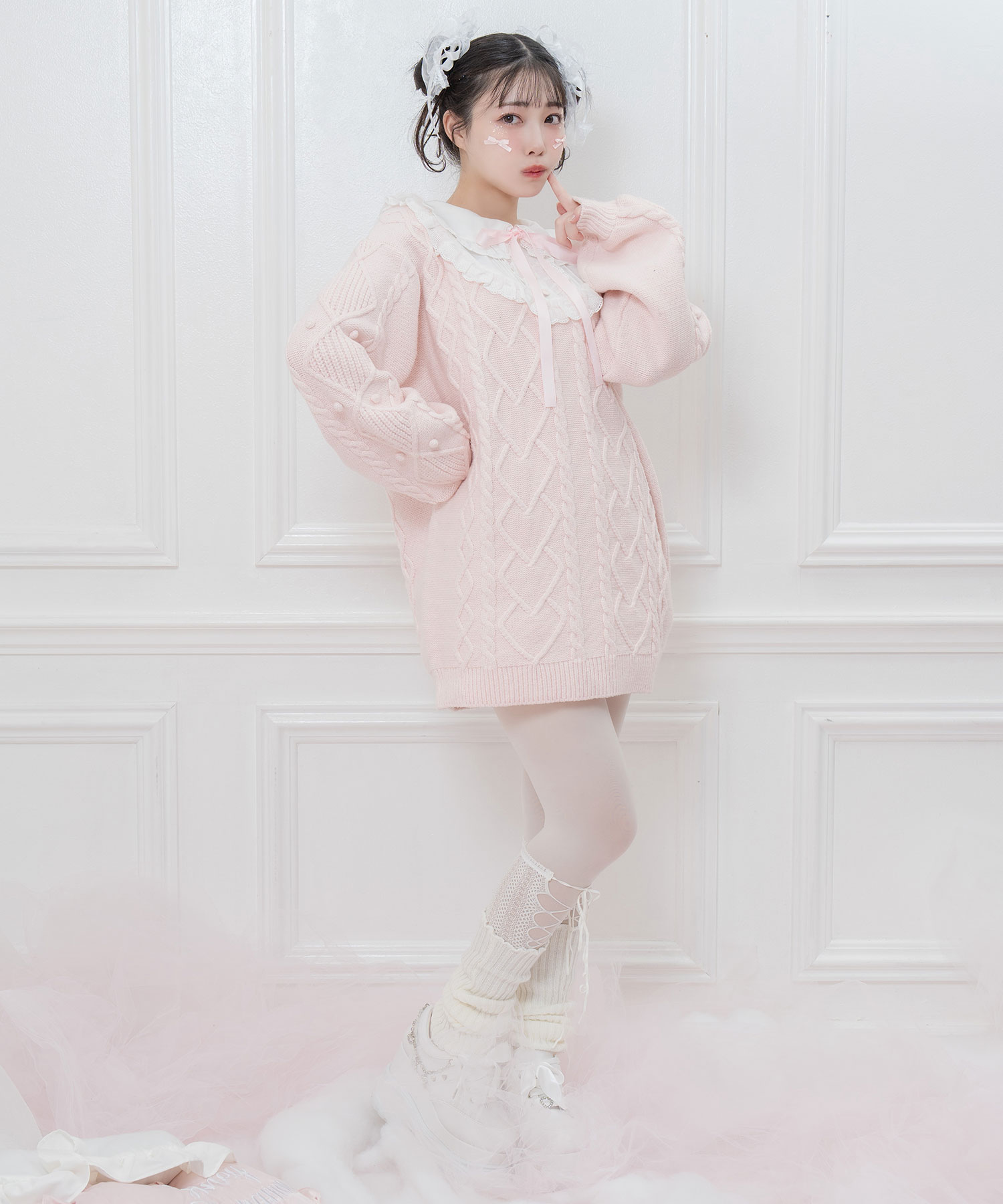 上品コーデはコレで安心！ コットンレース配色ニットワンピース – APARTMENT BUNNY トップス