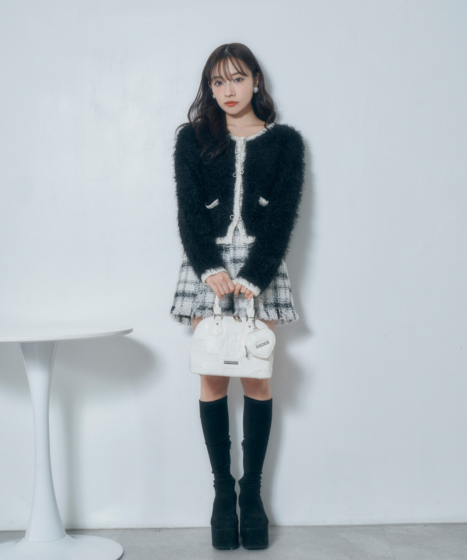 ロゴモノグラムショルダーバッグ