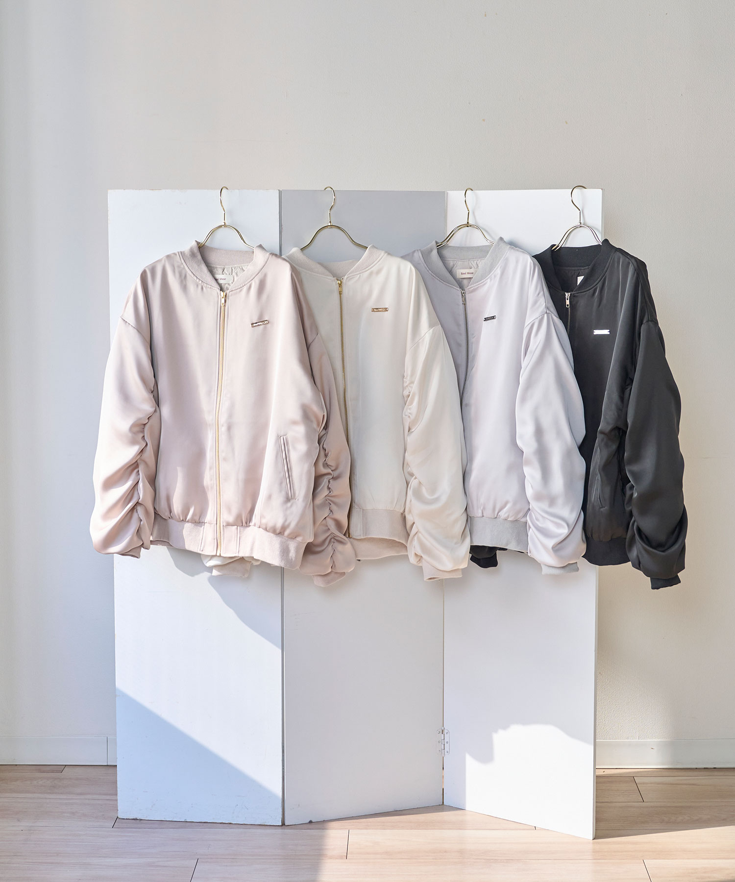 back emb shirring sleeve blouson – BUNNY APARTMENT