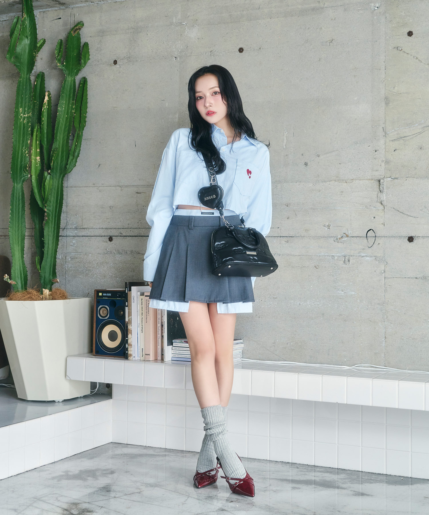 ロゴモノグラムショルダーバッグ