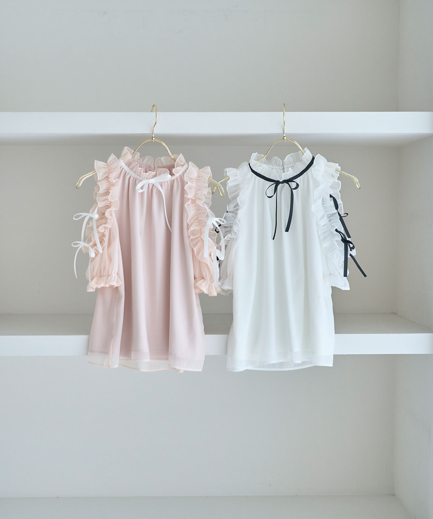shoulder frills blouse – BUNNY APARTMENT shoulder frills blouse – BUNNY APARTMENT