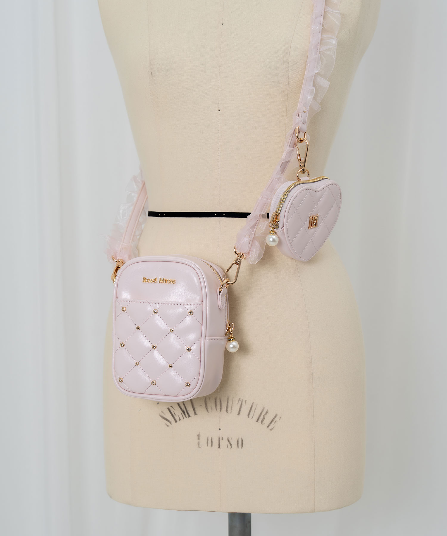 格安販売中 carrying doll plush pouch APARTMENT BUNNY – アイドル