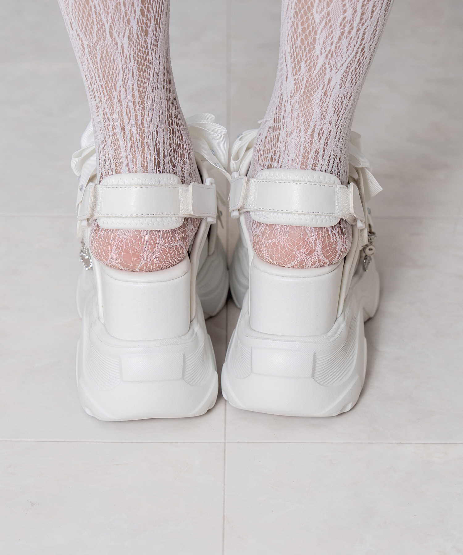 チャーム付きビジューリボン厚底スポサン