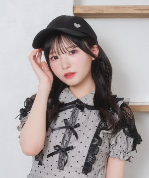 ロゴプレートリボンブローチキャップ