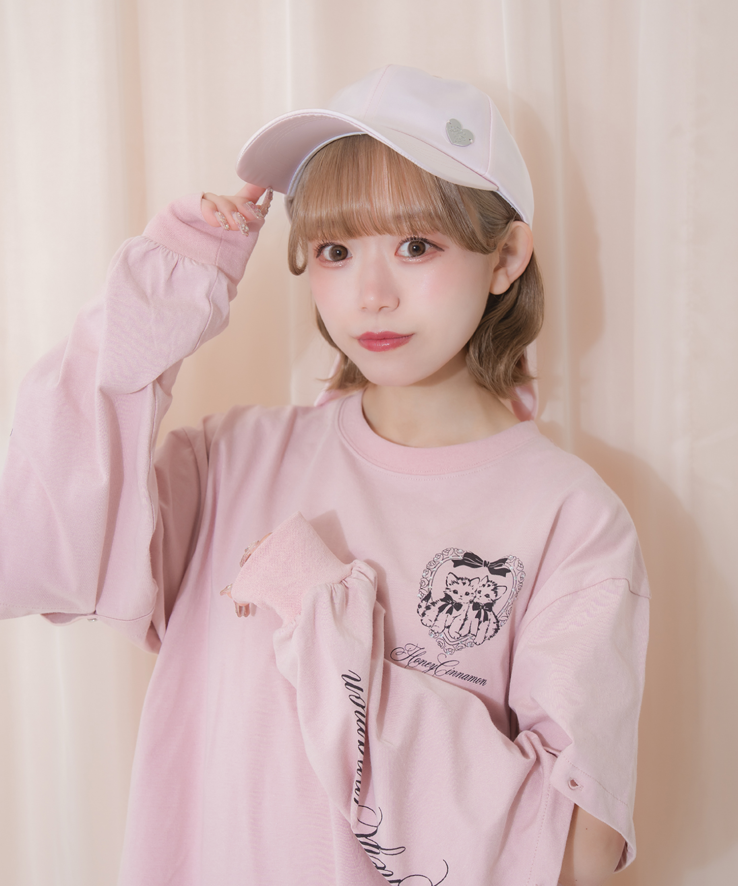 ロゴプレートリボンブローチキャップ