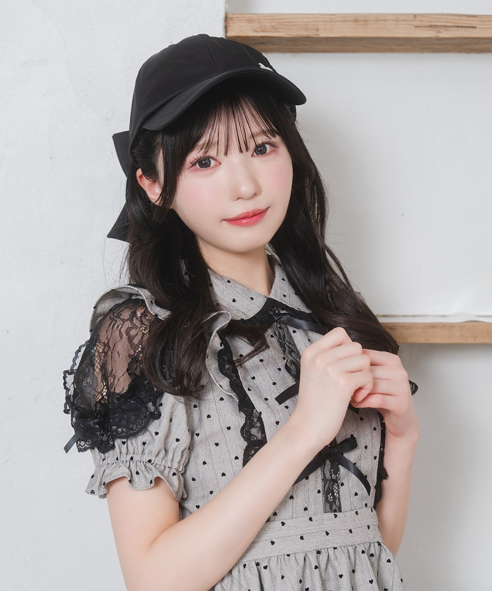 ロゴプレートリボンブローチキャップ