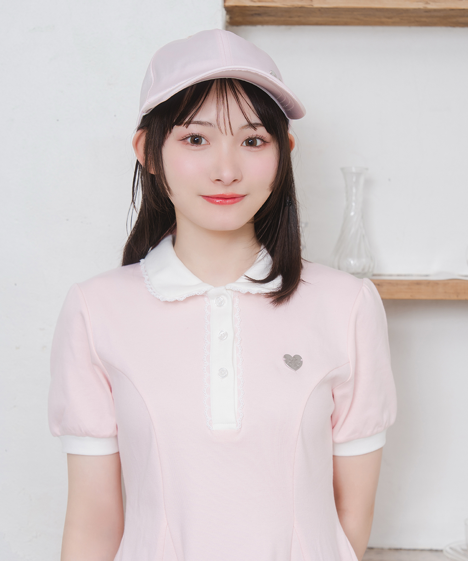 ロゴプレートリボンブローチキャップ