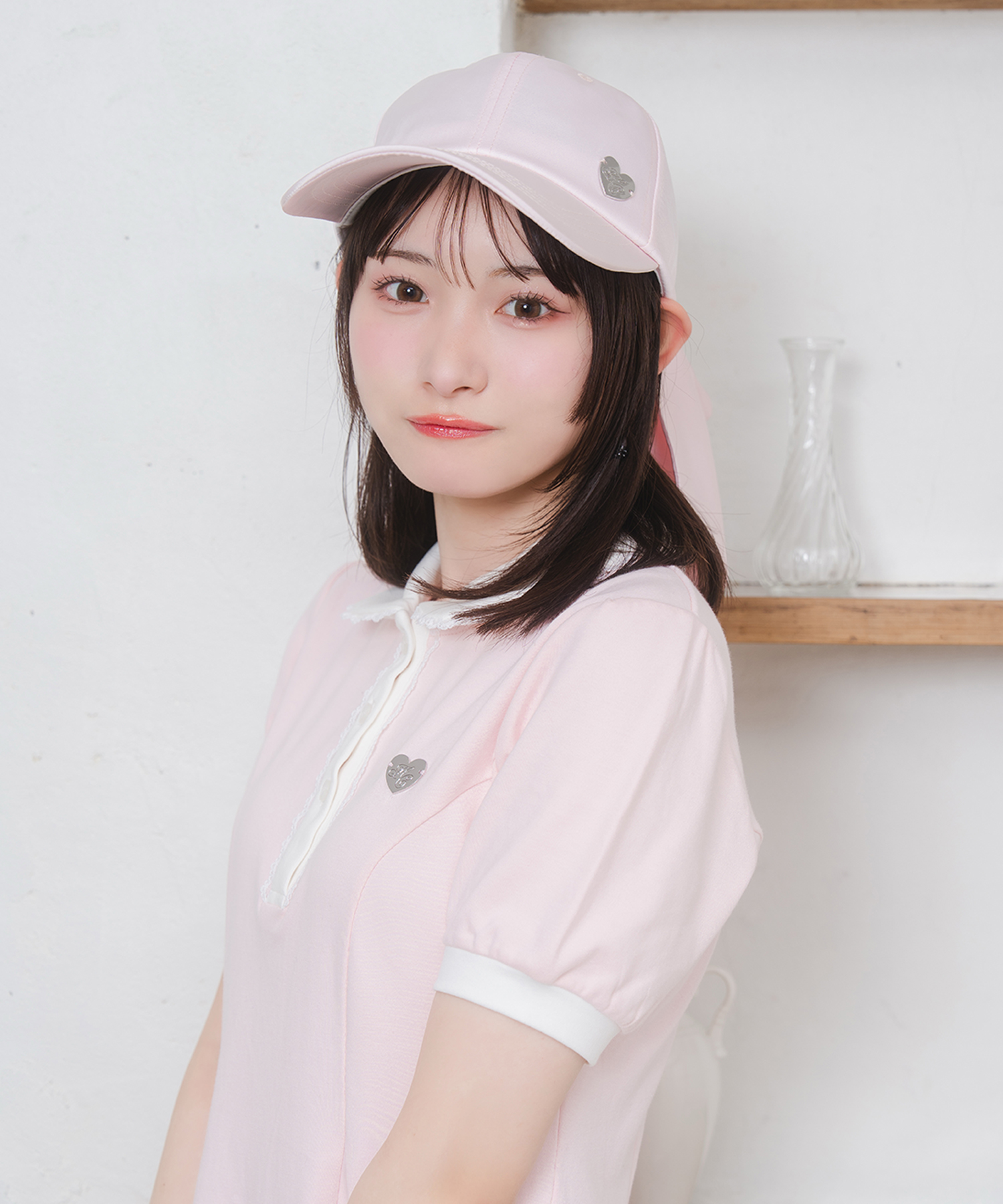 ロゴプレートリボンブローチキャップ