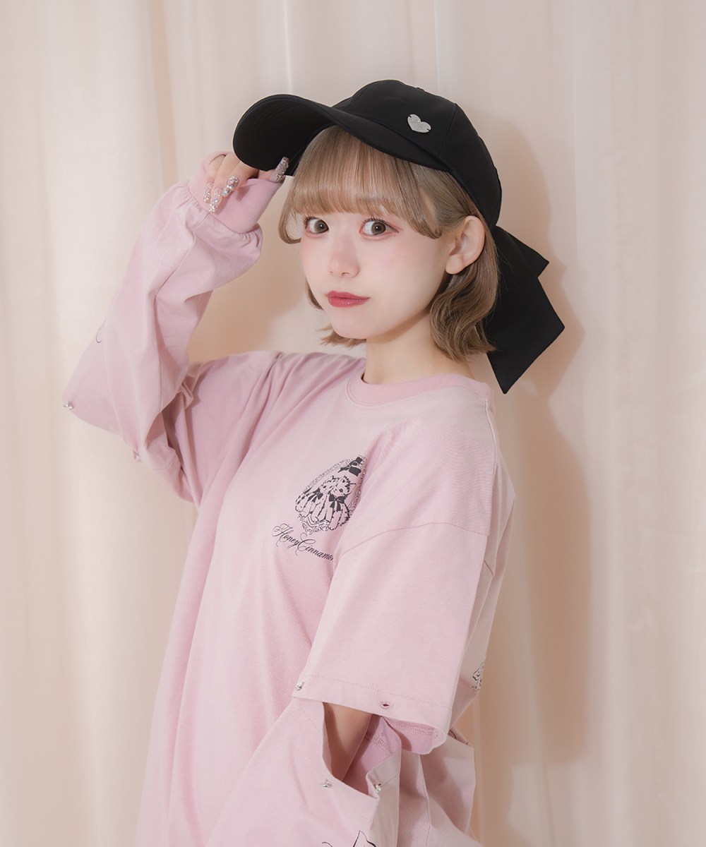 ロゴプレートリボンブローチキャップ