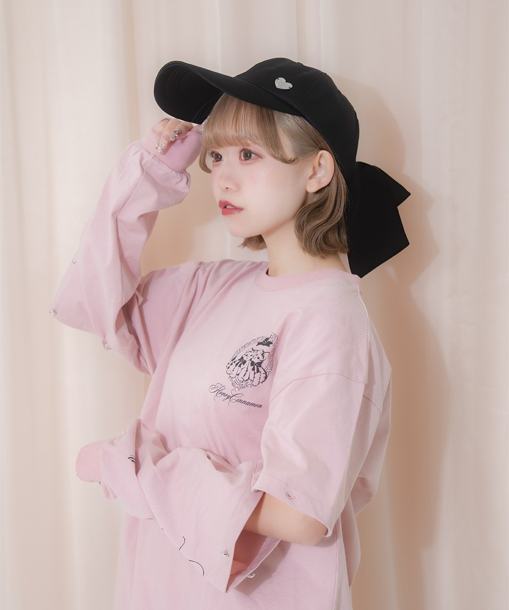ロゴプレートリボンブローチキャップ