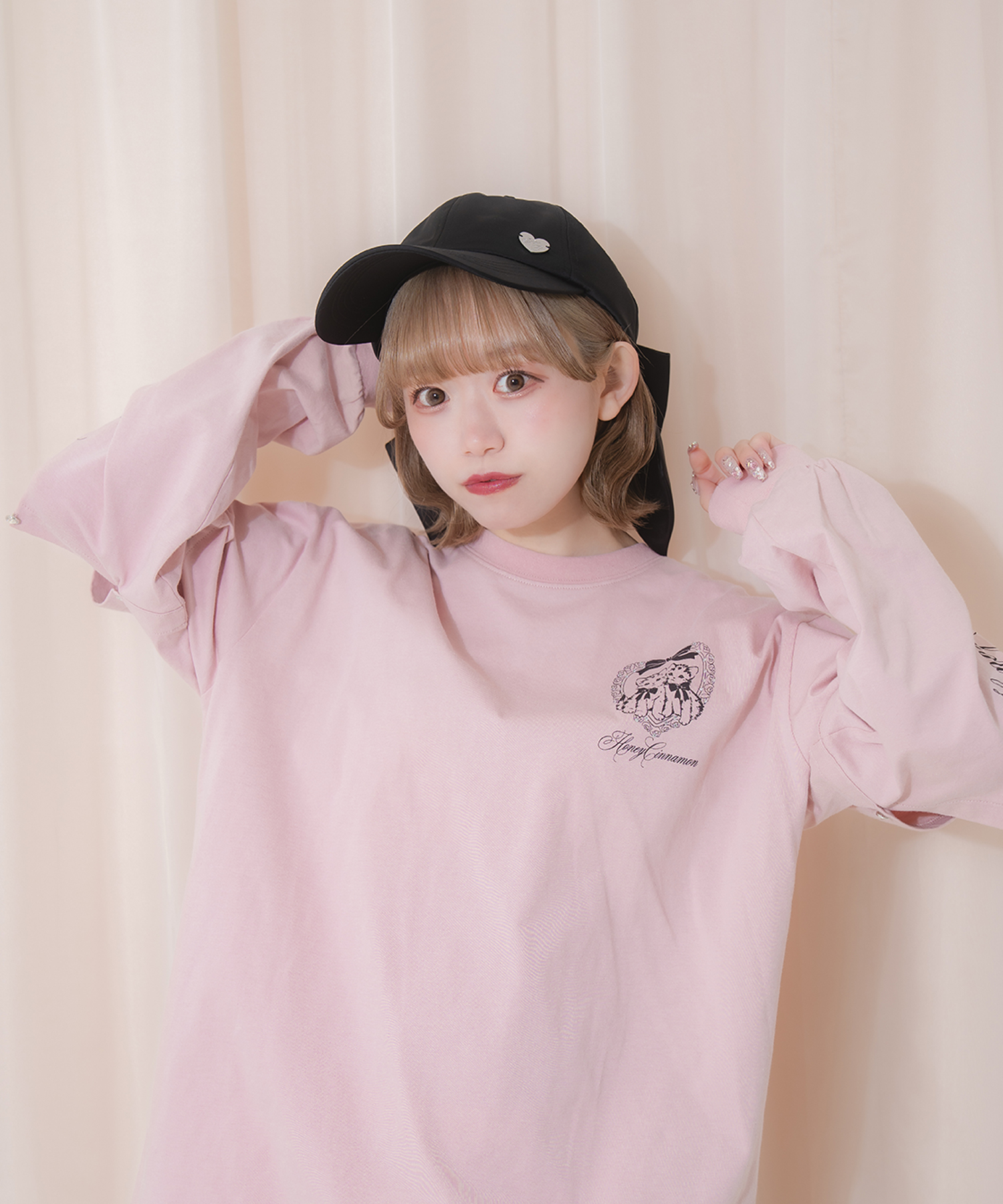 ロゴプレートリボンブローチキャップ