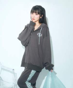 UNISEX エンブロイダリージップパーカー
