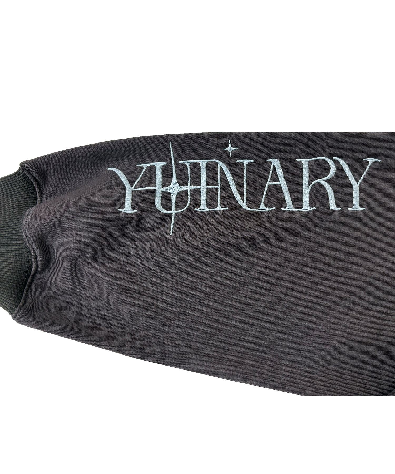 UNISEX エンブロイダリージップパーカー