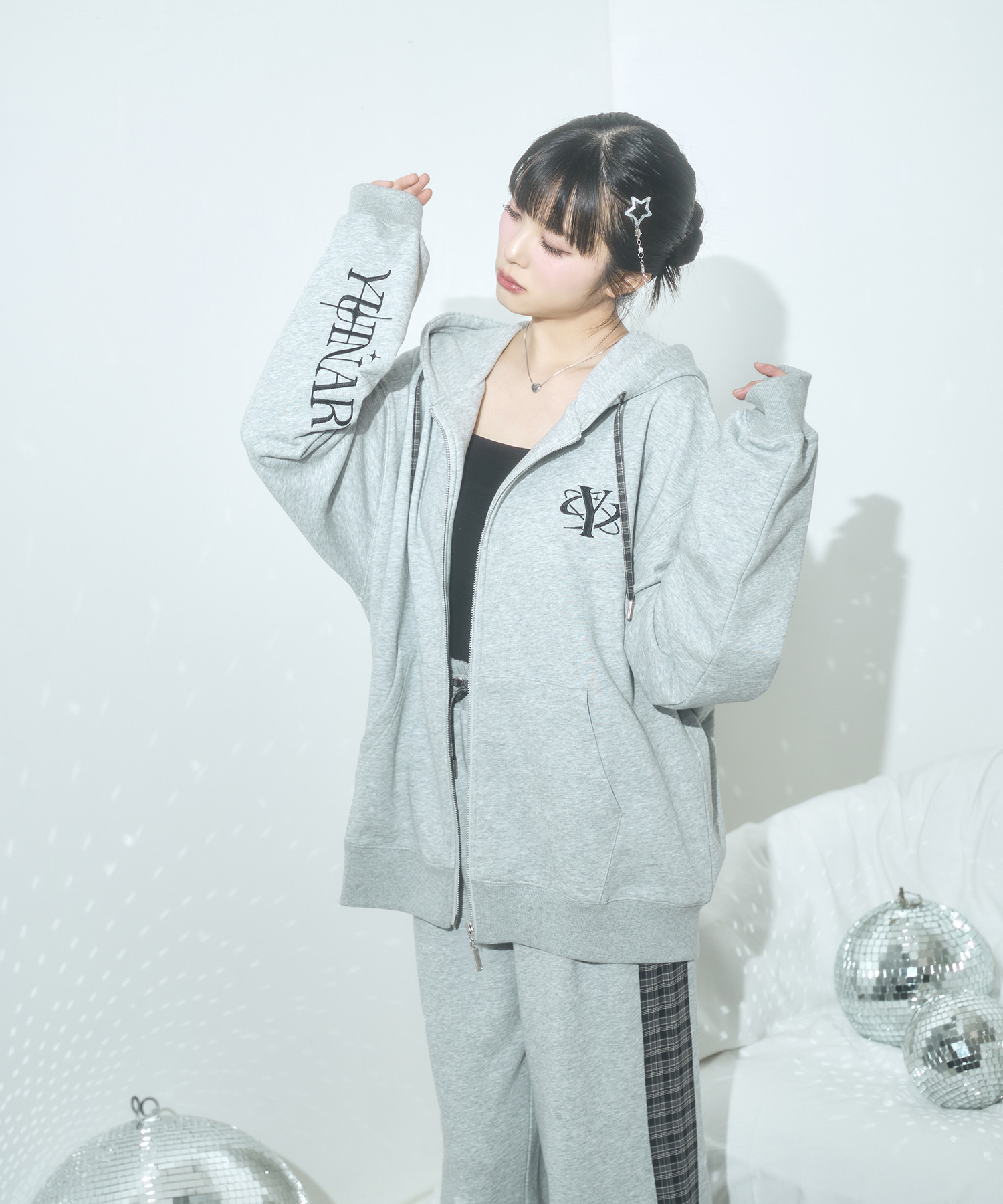 UNISEX エンブロイダリージップパーカー