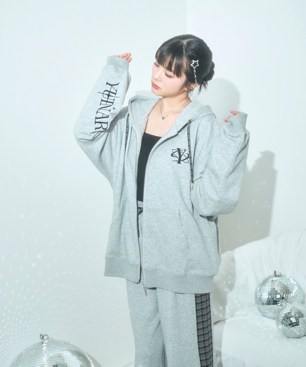 UNISEX エンブロイダリージップパーカー
