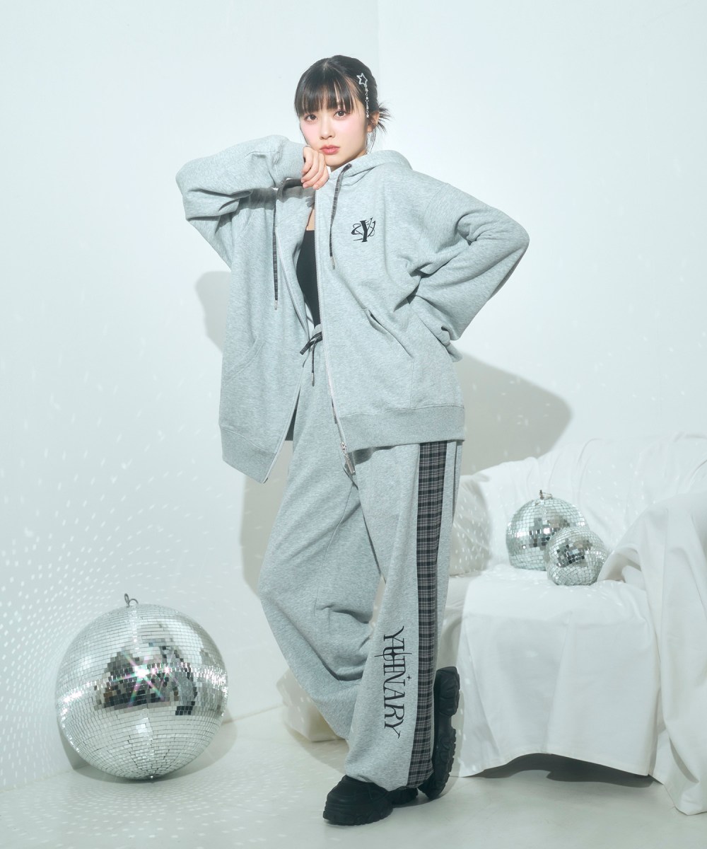 UNISEX エンブロイダリージップパーカー