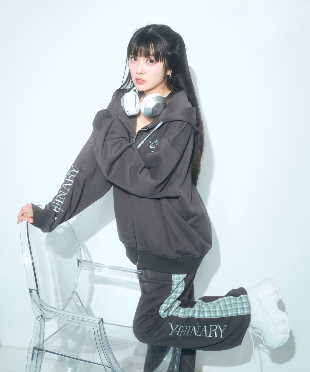 UNISEX エンブロイダリージップパーカー