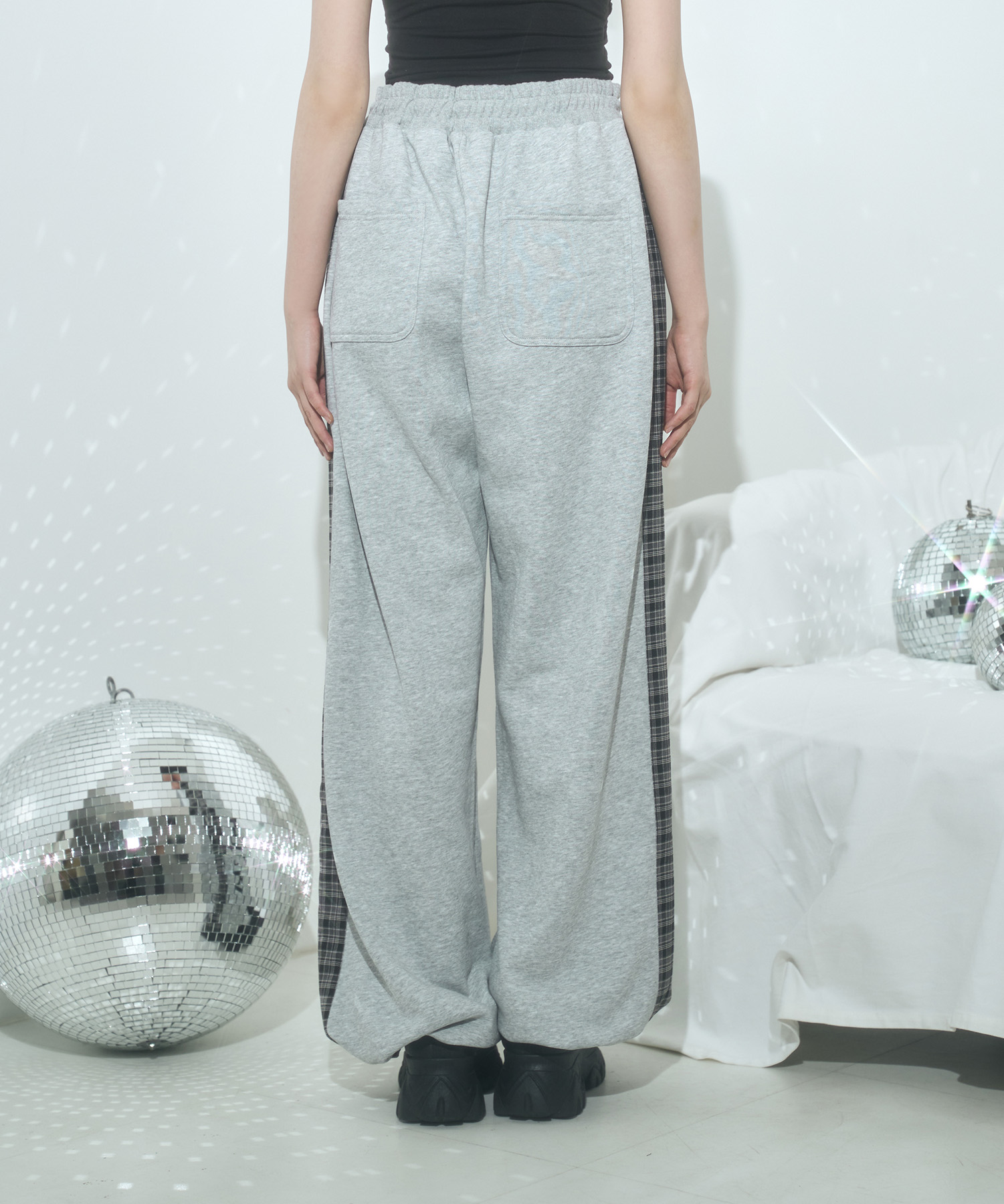 YUNページ UNISEX チェックラインスウェットパンツ – BUNNY APARTMENT