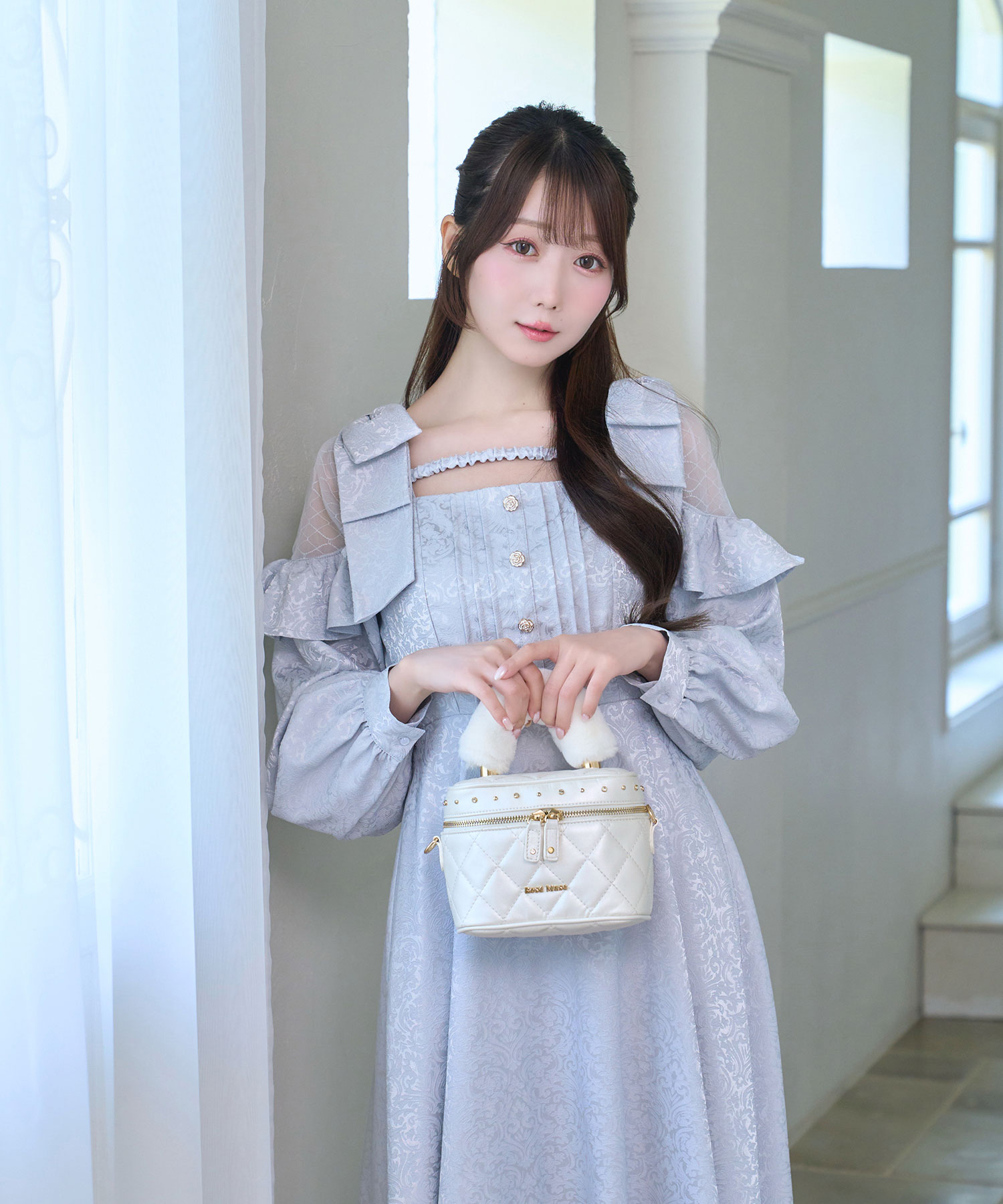 Mini vanity with detachable fur handle