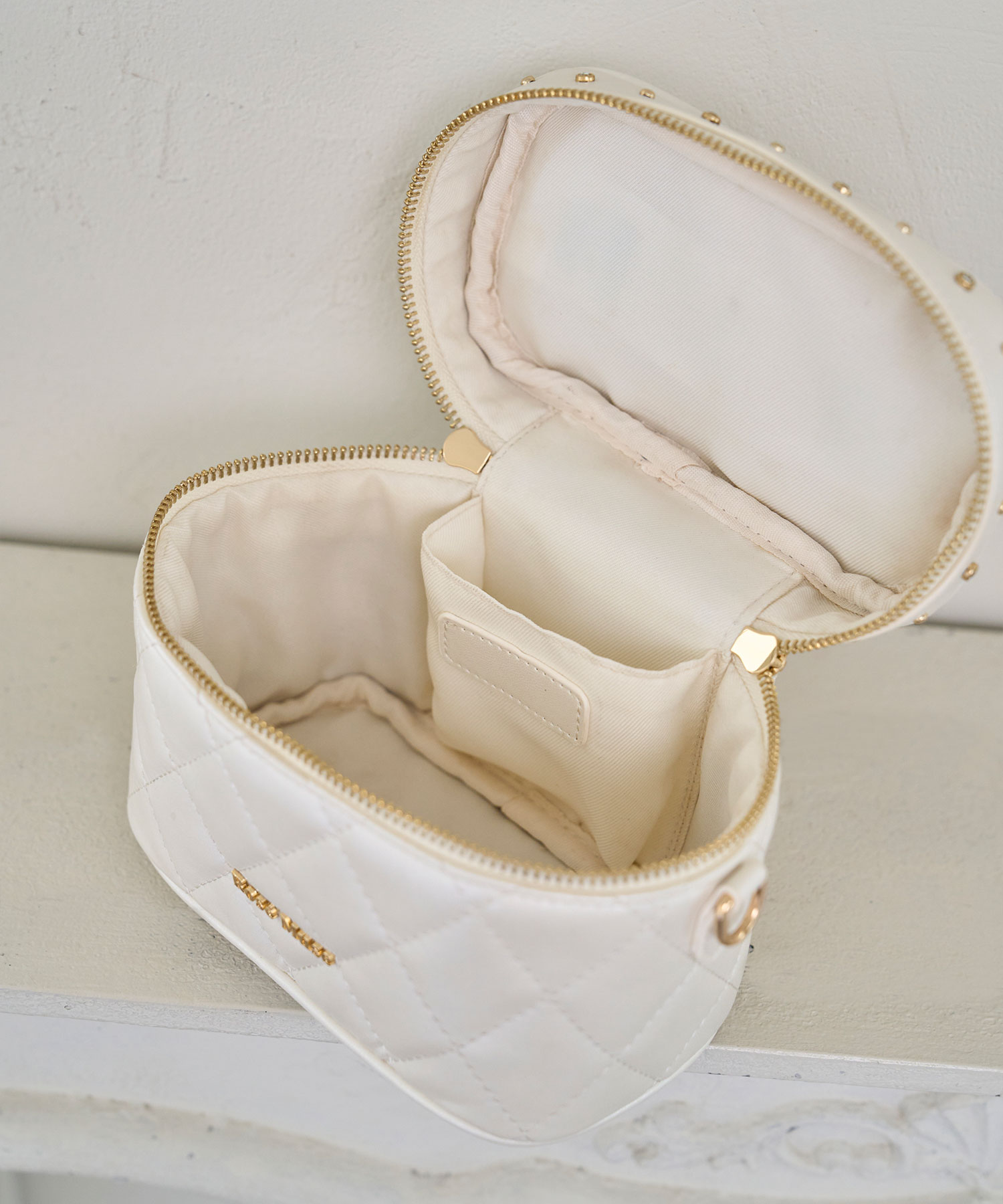 Mini vanity with detachable fur handle