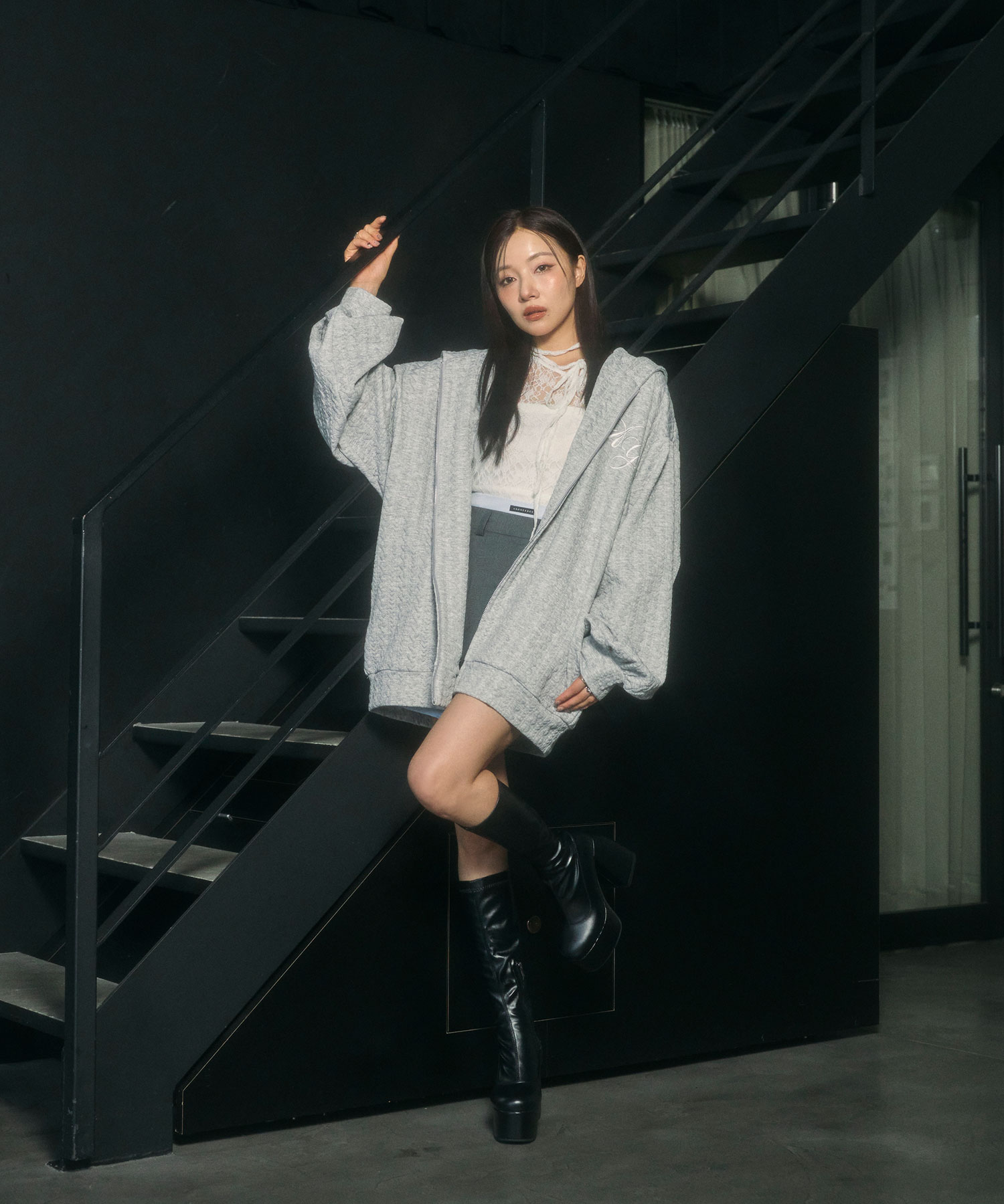 美品☆24年モデル完売品☆ダイアグラム　ニットコンビパーカー　ジップアップ　36 CHIC STYLE パーカー 日本製こだわりのジップアップパーカー