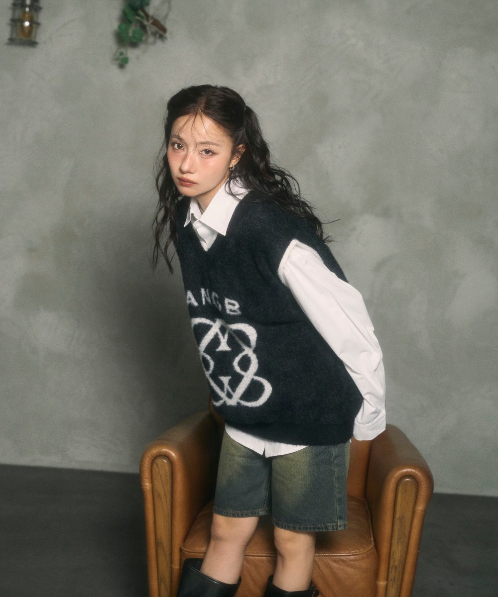 UNISEX エンブレムシャギーベスト