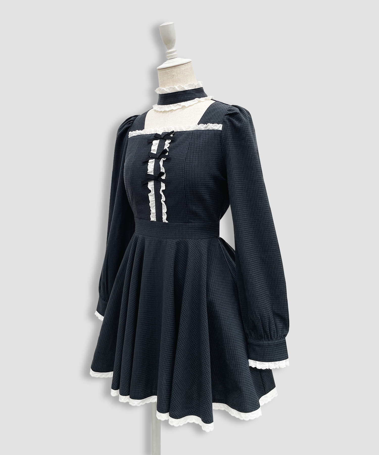 コットンレースデコルテ開きワンピース