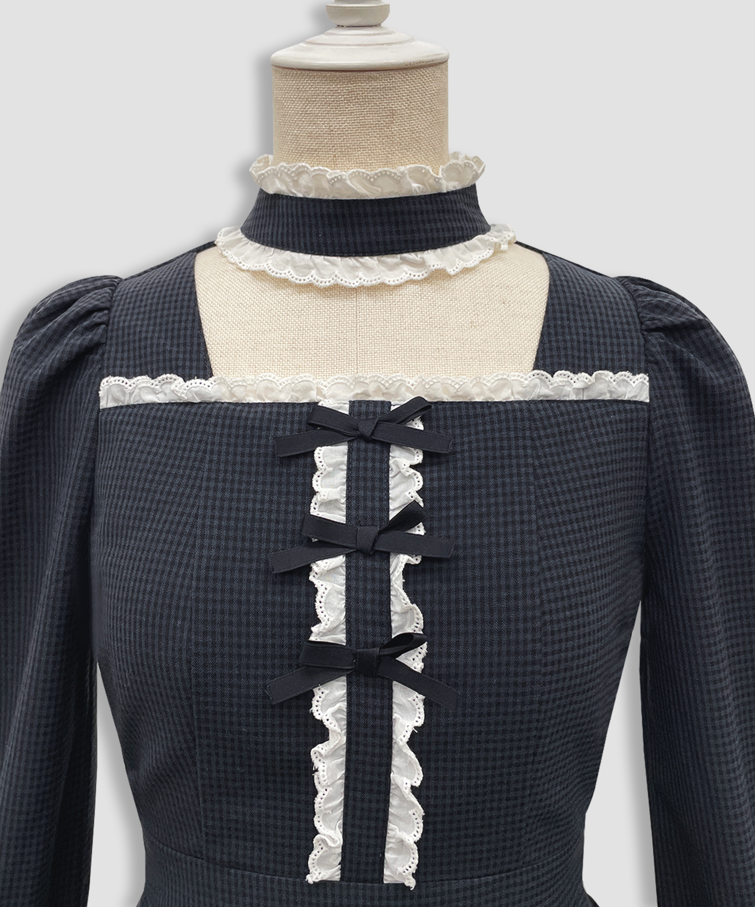 コットンレースデコルテ開きワンピース