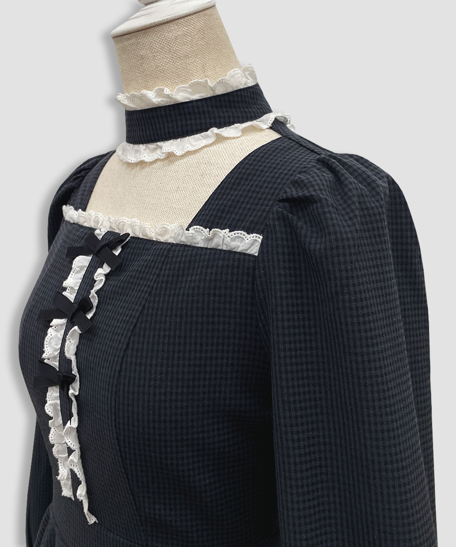 コットンレースデコルテ開きワンピース