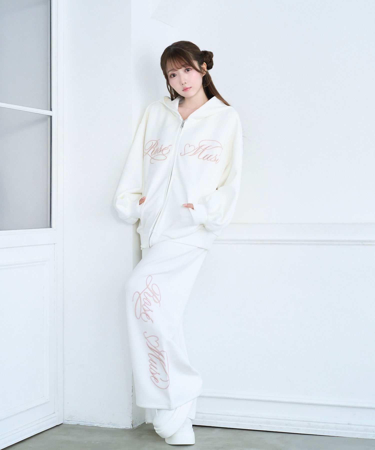 logo 3d embroidey pants パンツロゼミューズ Logo 3d embroidery pants – BUNNY APARTMENT