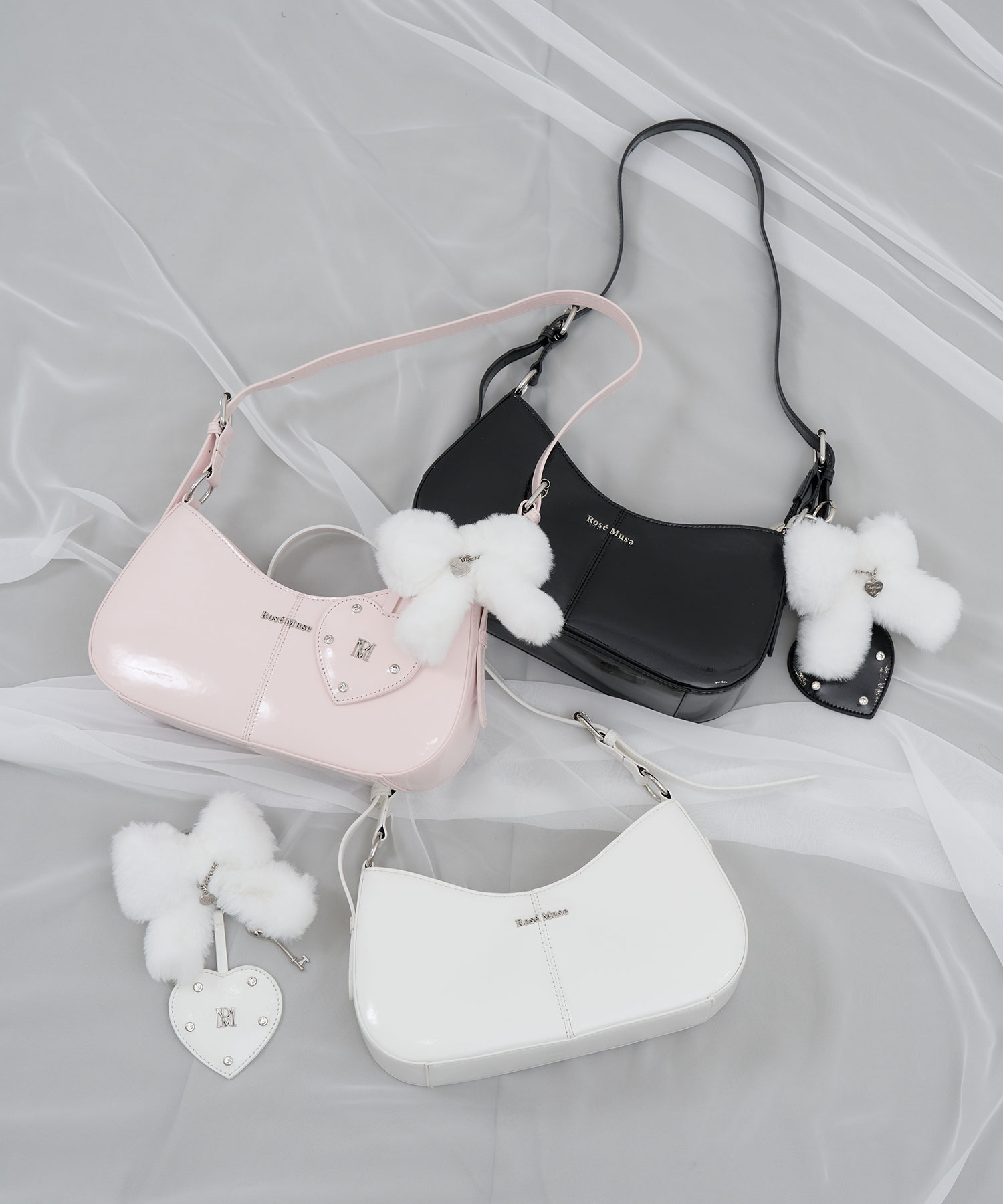 Shoulder bag with many charm