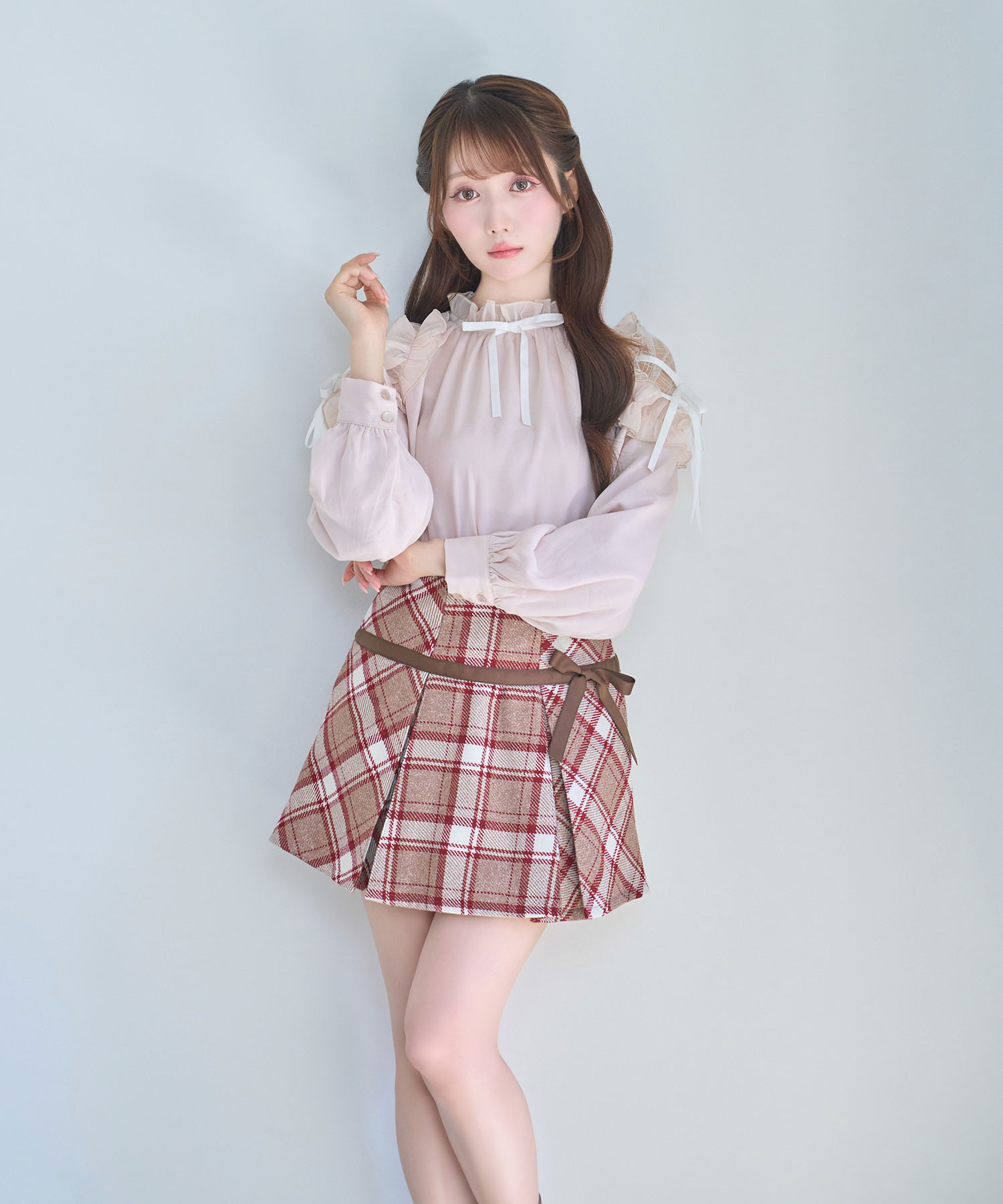 Shoulder frills Ribbon blouse