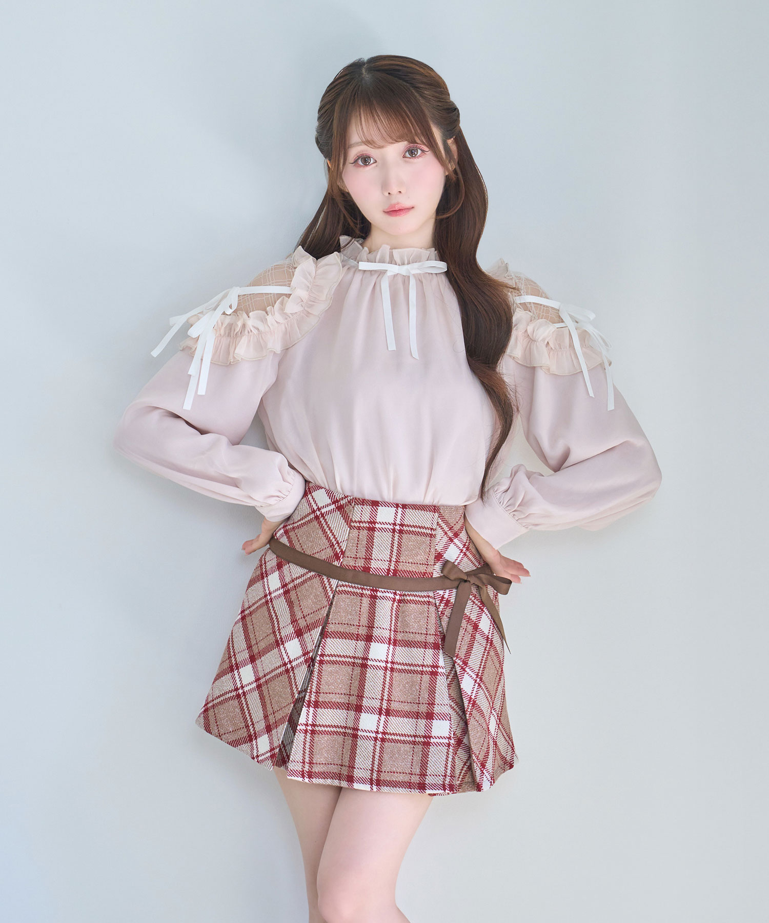 Shoulder frills Ribbon blouse