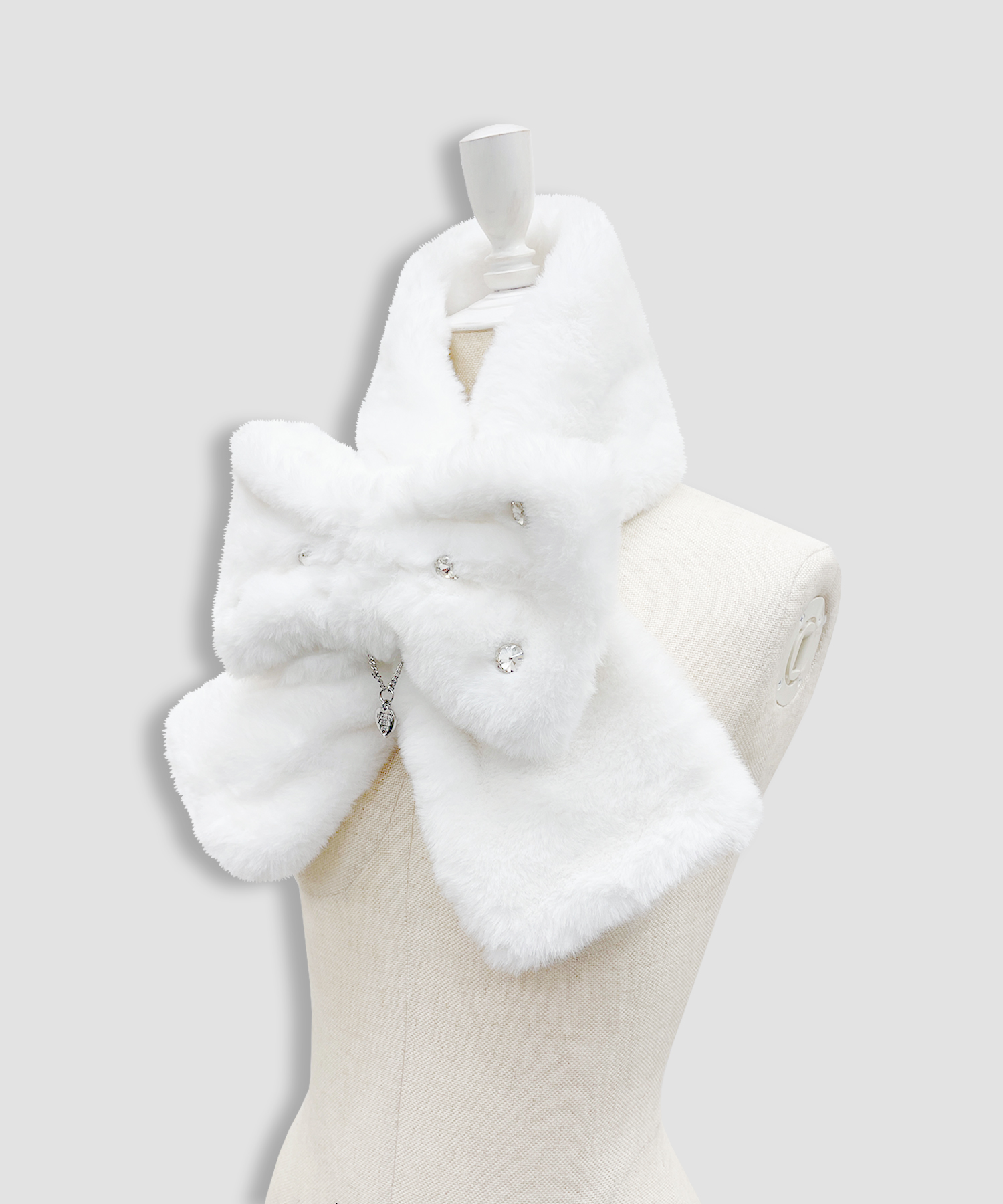 ロゴチャーム付きビジューリボンマフラー